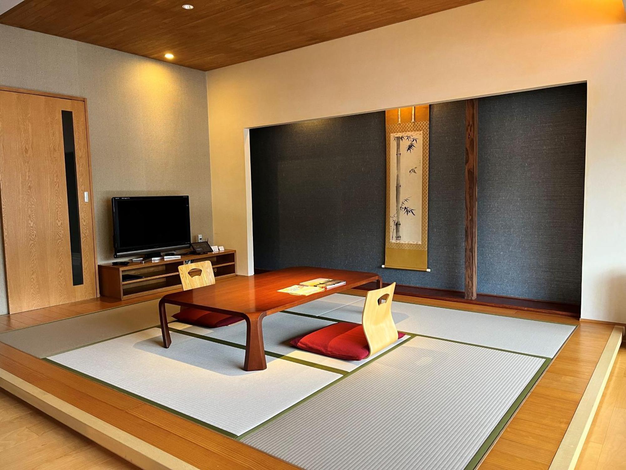 Itsukushima Iroha Hotel Hatsukaichi Exterior photo