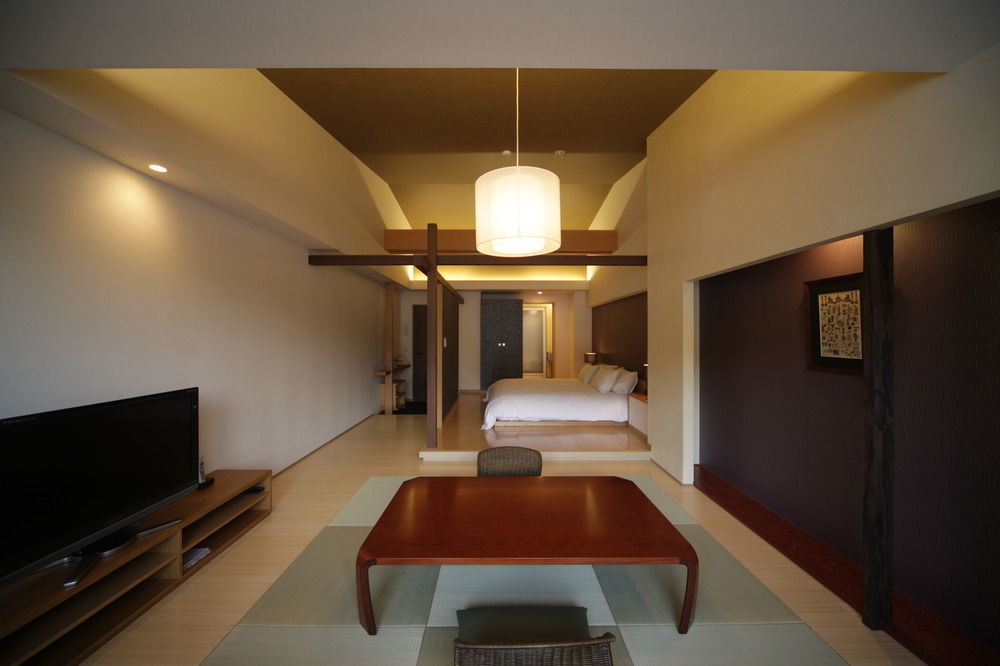 Itsukushima Iroha Hotel Hatsukaichi Exterior photo